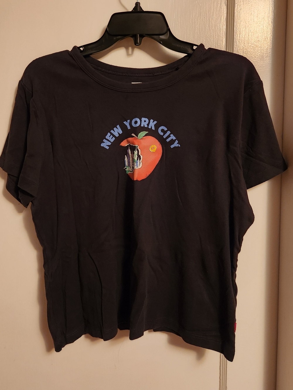 Levi's NYC black Cropped Tee Women's Size XL